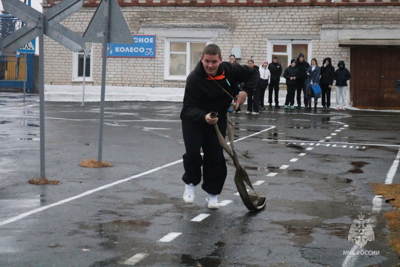 Состязания юных пожарных. На днях в ЦТР «Гармония» на базе Станции юных техников состоялись командные соревнования Дружин юных пожарных среди школ Тавдинского МО. Соревнования стали настоящим испытанием для юных героев, в... Состязания юных пожарных. На днях в ЦТР «Гармония» на базе Станции юных техников состоялись командные соревнования Дружин юных пожарных среди школ Тавдинского МО. Соревнования стали настоящим испытанием для юных героев, в...