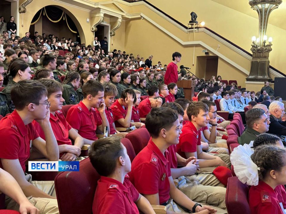 Военно-патриотическая акция «Есть такая профессия – Родину защищать!» собрала в Екатеринбурге сотни курсантов высших военных учебных заведений