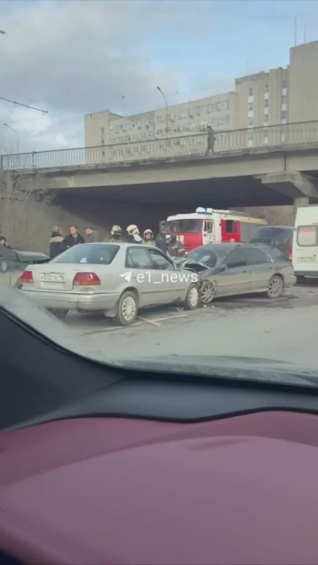 На Серафиме Дерябиной произошло массовое ДТП