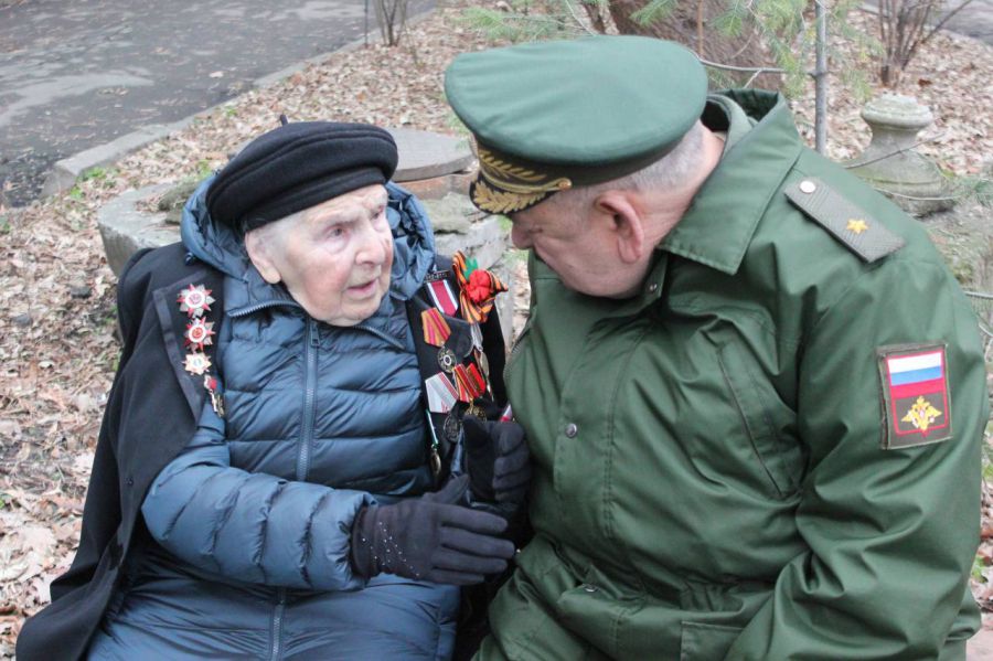 Участница Великой Отечественной войны Фаня Ихильевна Гуревич из Екатеринбурга отмечает свой 100-летний юбилей Участница Великой Отечественной войны Фаня Ихильевна Гуревич из Екатеринбурга отмечает свой 100-летний юбилей