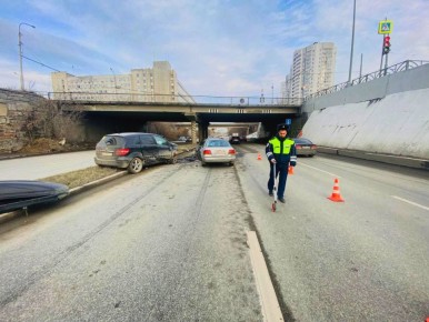 Двое водителей, попавших в ДТП на Серафимы Дерябиной, были пьяны