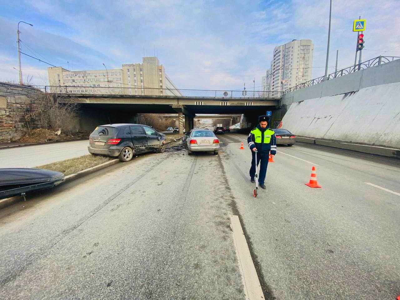 Двое водителей, попавших в ДТП на Серафимы Дерябиной, были пьяны
