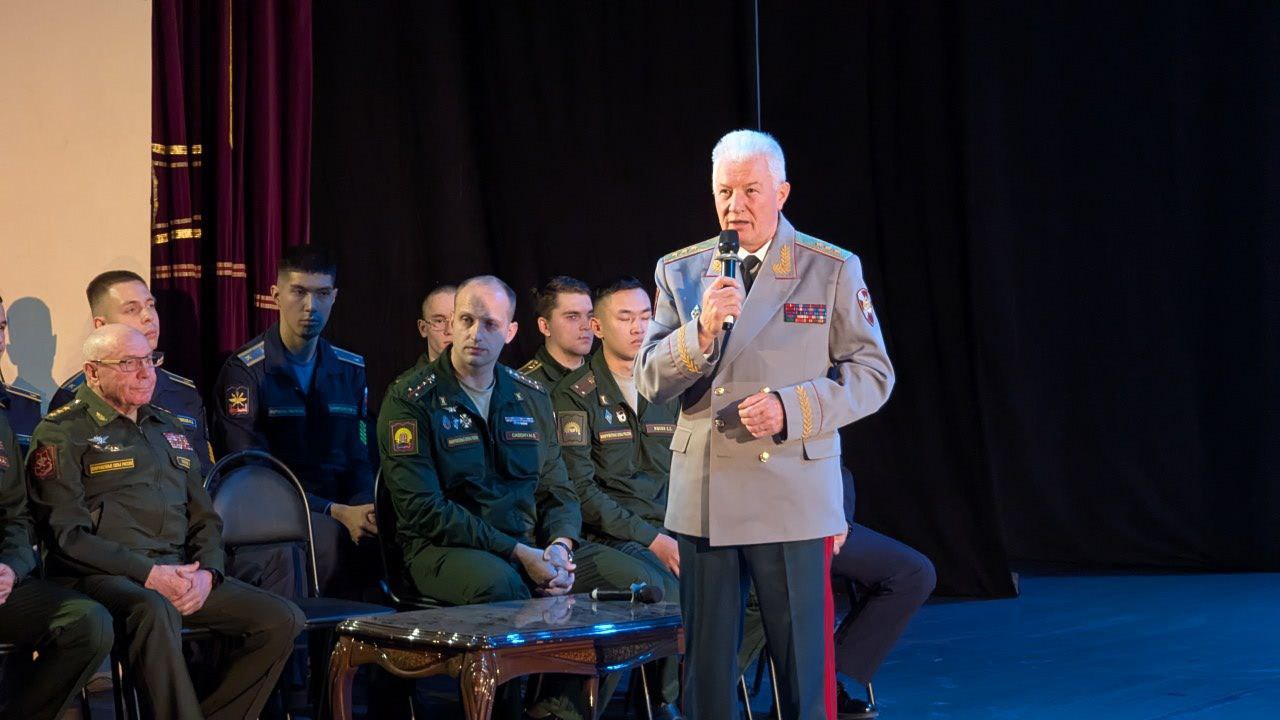 Более 560 человек приняли участие в военно-патриотической акции «Есть такая профессия — Родину защищать!» в Екатеринбурге Более 560 человек приняли участие в военно-патриотической акции «Есть такая профессия — Родину защищать!» в Екатеринбурге