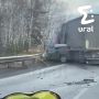 Фура въехала в легковушку на М-5 и вмяла её в отбойник