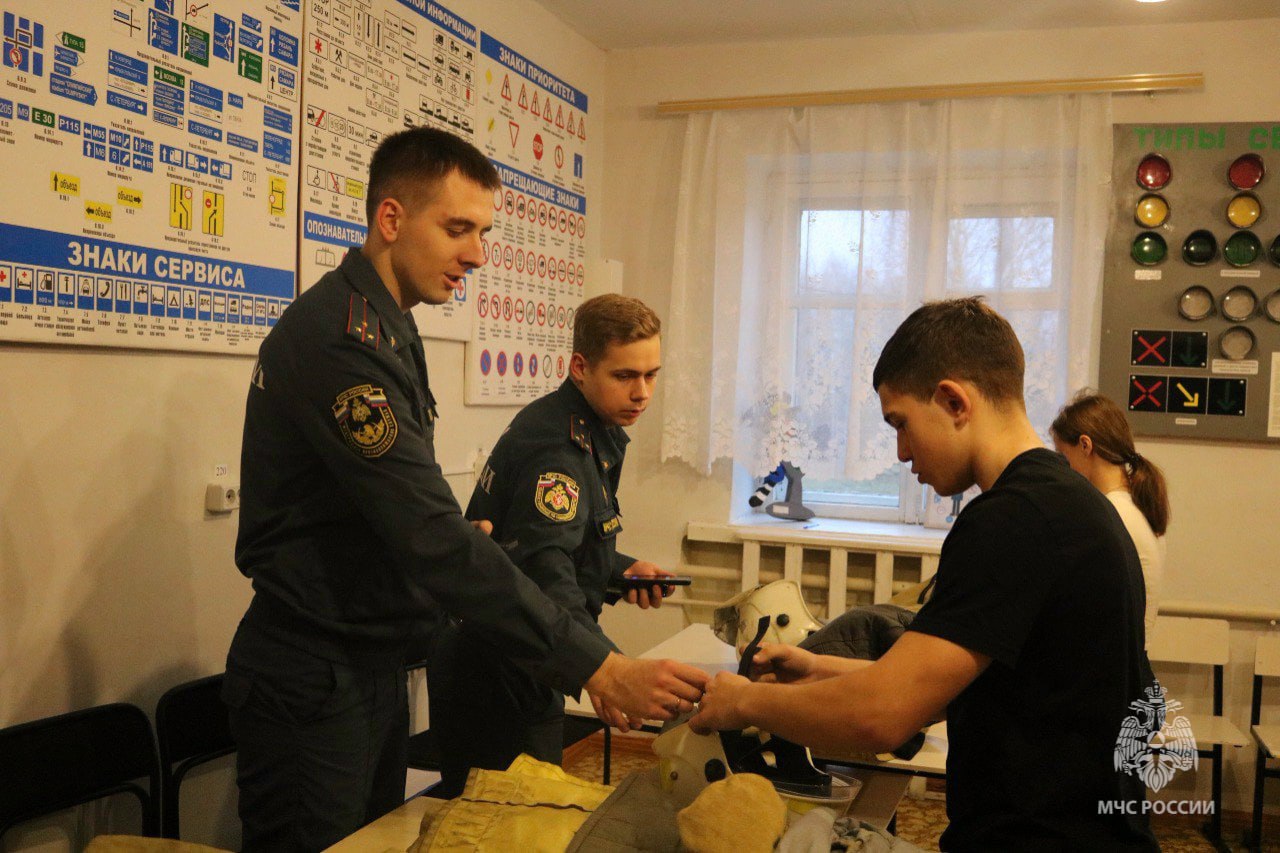 Состязания юных пожарных. На днях в ЦТР «Гармония» на базе Станции юных техников состоялись командные соревнования Дружин юных пожарных среди школ Тавдинского МО. Соревнования стали настоящим испытанием для юных героев, в... Состязания юных пожарных. На днях в ЦТР «Гармония» на базе Станции юных техников состоялись командные соревнования Дружин юных пожарных среди школ Тавдинского МО. Соревнования стали настоящим испытанием для юных героев, в...