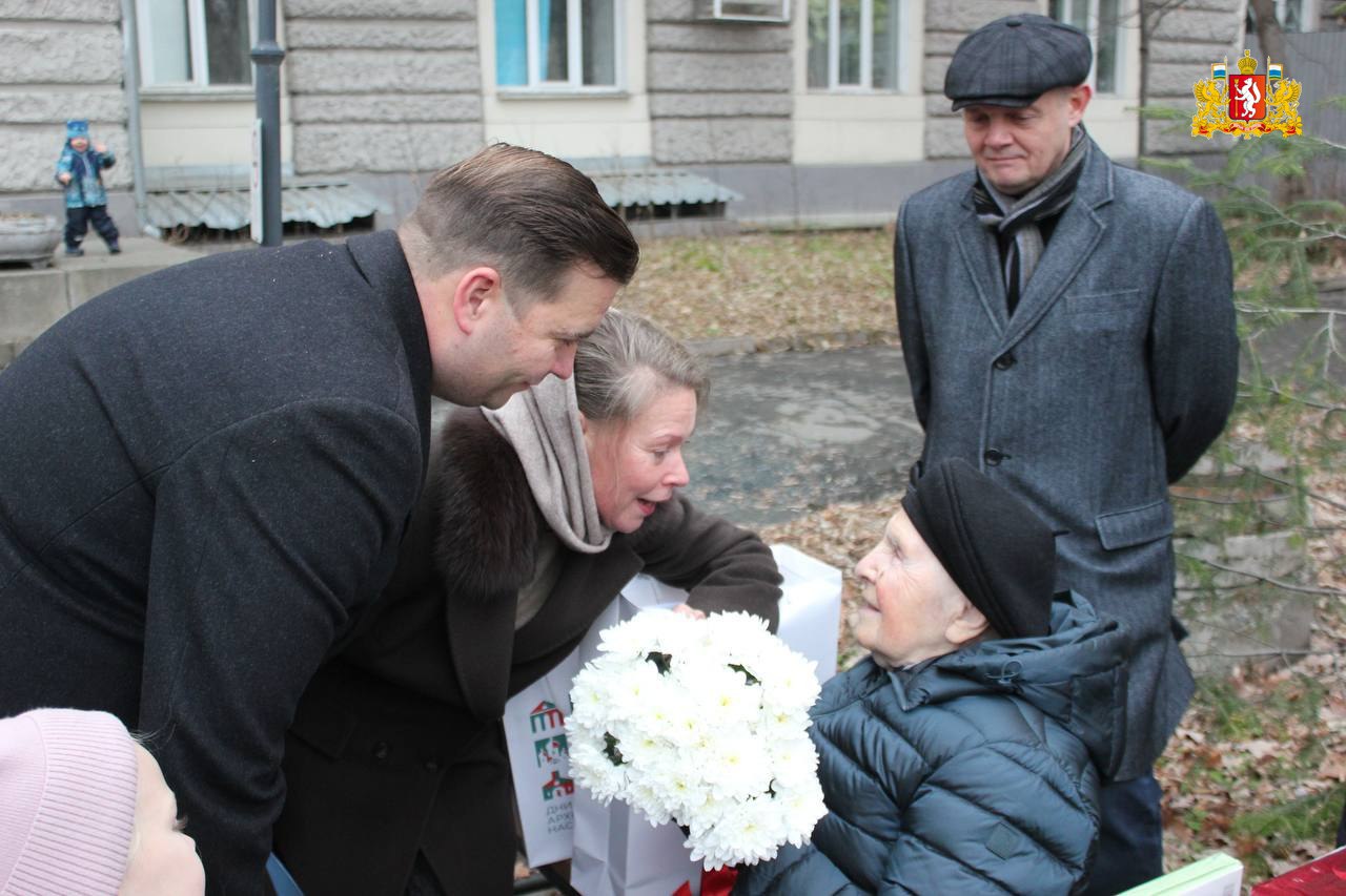 Участница Великой Отечественной войны Фаня Гуревич из Екатеринбурга отмечает свой 100-летний юбилей Участница Великой Отечественной войны Фаня Гуревич из Екатеринбурга отмечает свой 100-летний юбилей