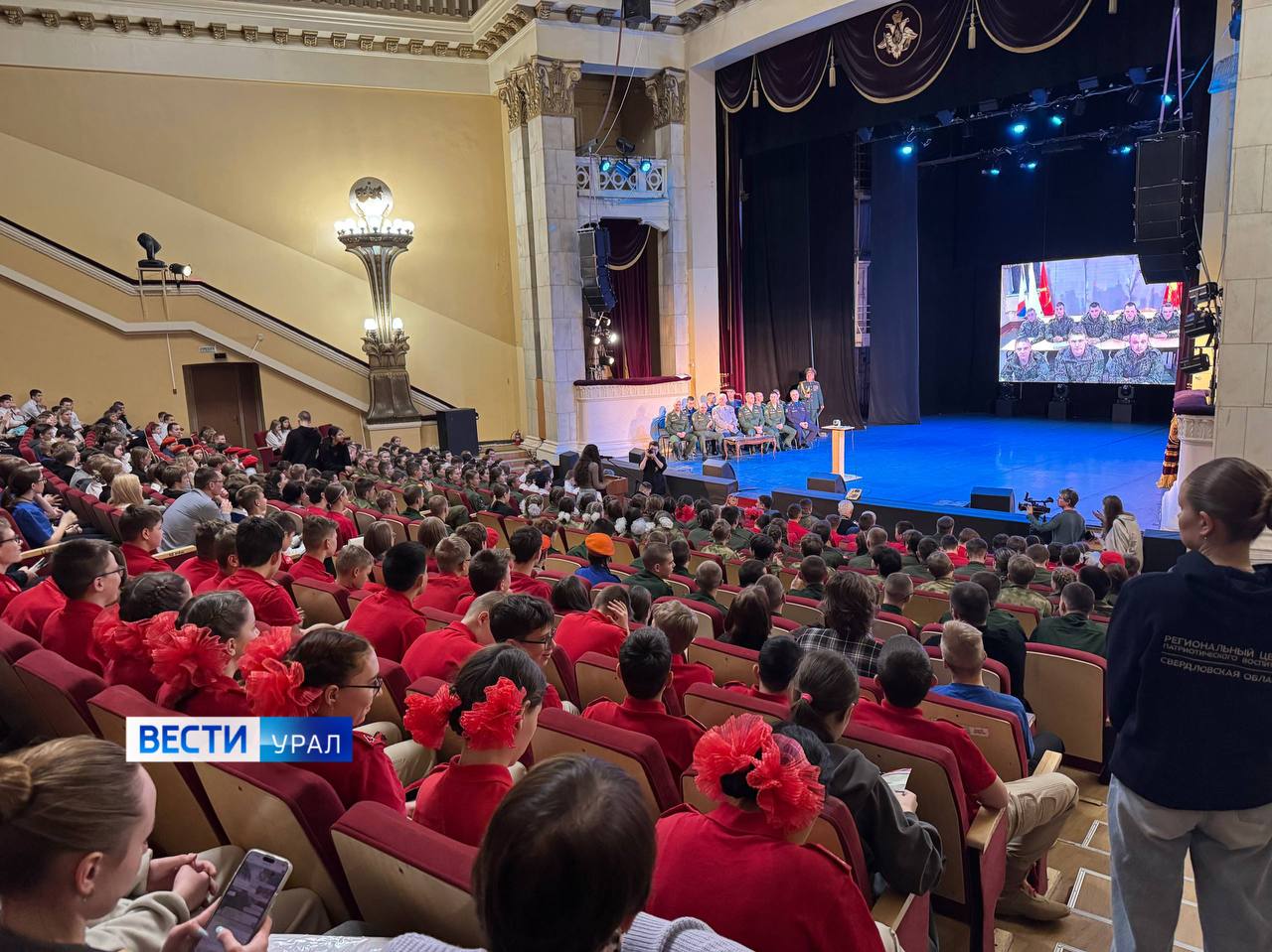 Военно-патриотическая акция «Есть такая профессия – Родину защищать!» собрала в Екатеринбурге сотни курсантов высших военных учебных заведений Военно-патриотическая акция «Есть такая профессия – Родину защищать!» собрала в Екатеринбурге сотни курсантов высших военных учебных заведений