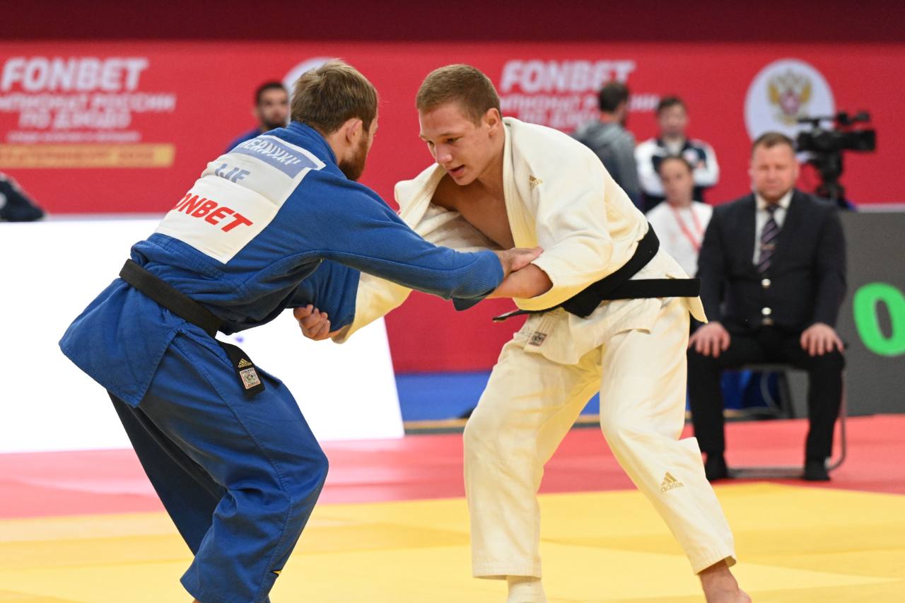 Денис Паслер поздравил спортсменов и тренеров с Всероссийским днём самбо