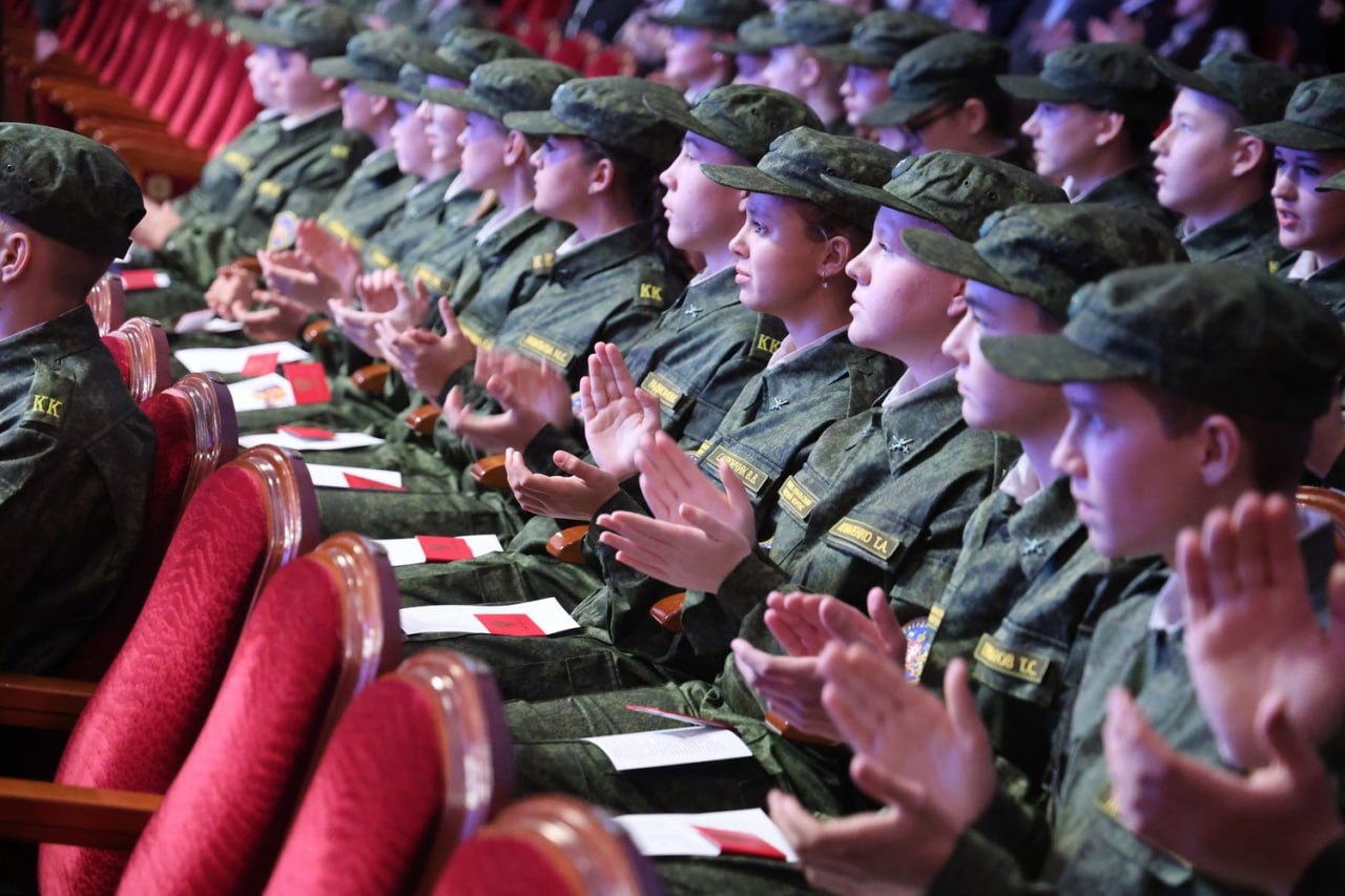 В Каменске-Уральском 65 восьмиклассников стали кадетами