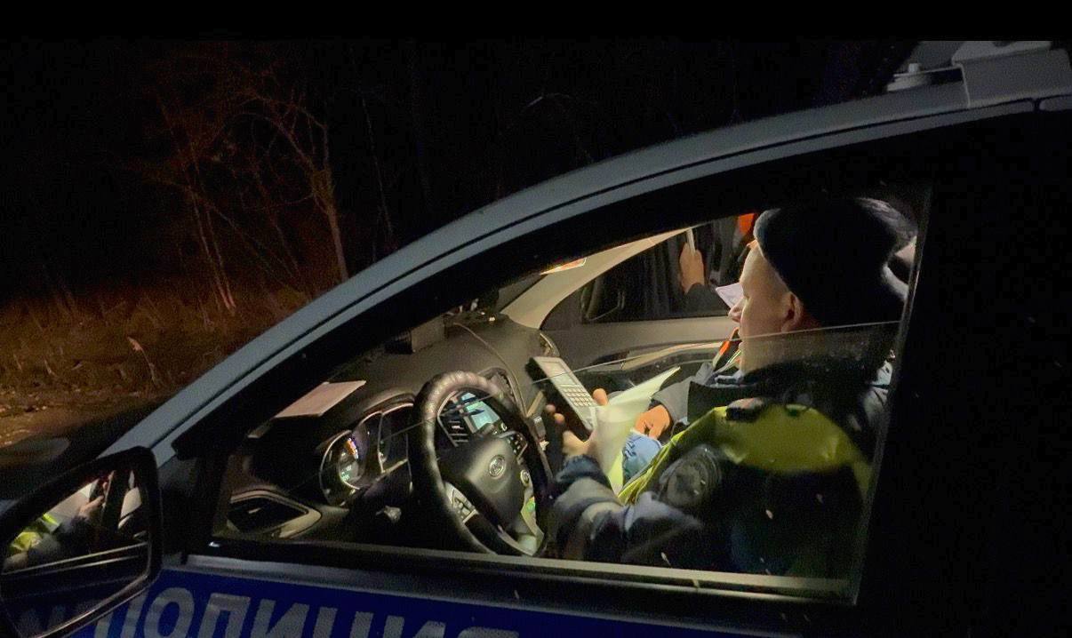 Свердловские автоинспекторы устанавливают обстоятельства смертельного ДТП с пешеходом Свердловские автоинспекторы устанавливают обстоятельства смертельного ДТП с пешеходом