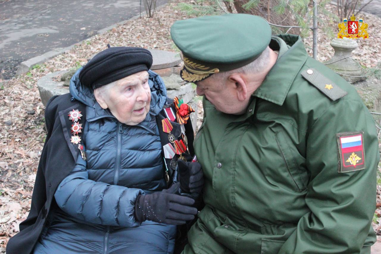 100-летний юбилей отметила участница Великой Отечественной войны Фаня Гуревич из Екатеринбурга 100-летний юбилей отметила участница Великой Отечественной войны Фаня Гуревич из Екатеринбурга