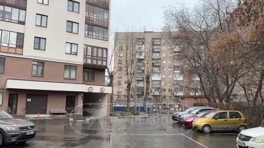 А за окном то дождь, то снег