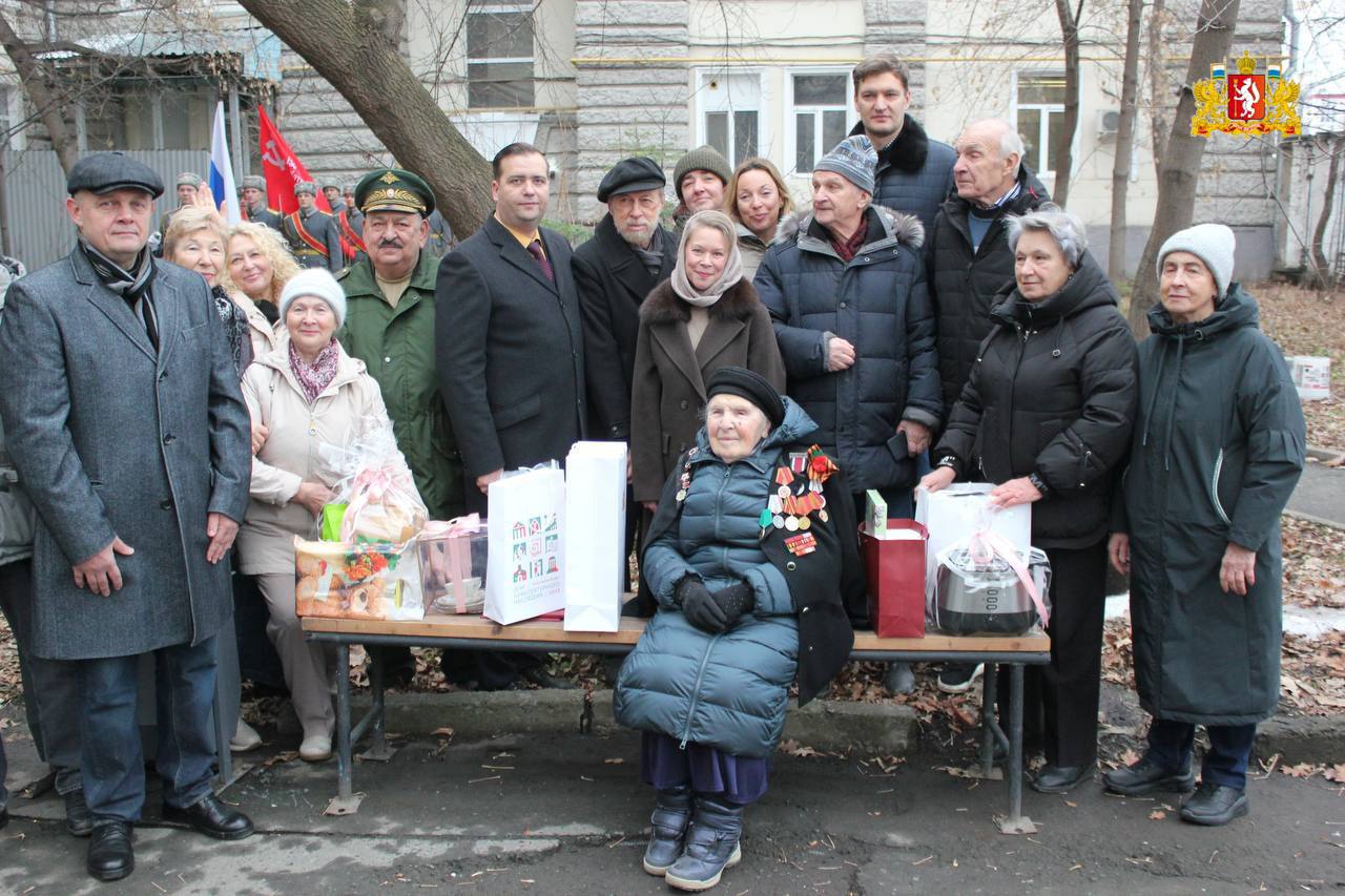 100-летний юбилей отметила участница Великой Отечественной войны Фаня Гуревич из Екатеринбурга 100-летний юбилей отметила участница Великой Отечественной войны Фаня Гуревич из Екатеринбурга