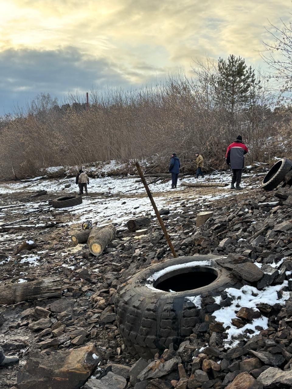 В Сысерти прошел второй субботник на береговой линии Сысертского пруда В Сысерти прошел второй субботник на береговой линии Сысертского пруда