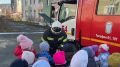 Огнеборцы в гостях у малышей