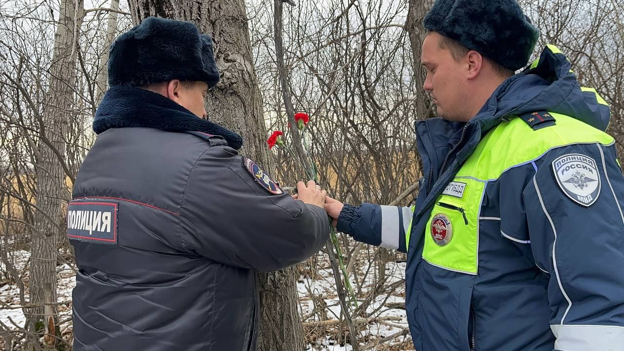 Массовые акции памяти жертв ДТП охватили города и районы Свердловской области Массовые акции памяти жертв ДТП охватили города и районы Свердловской области