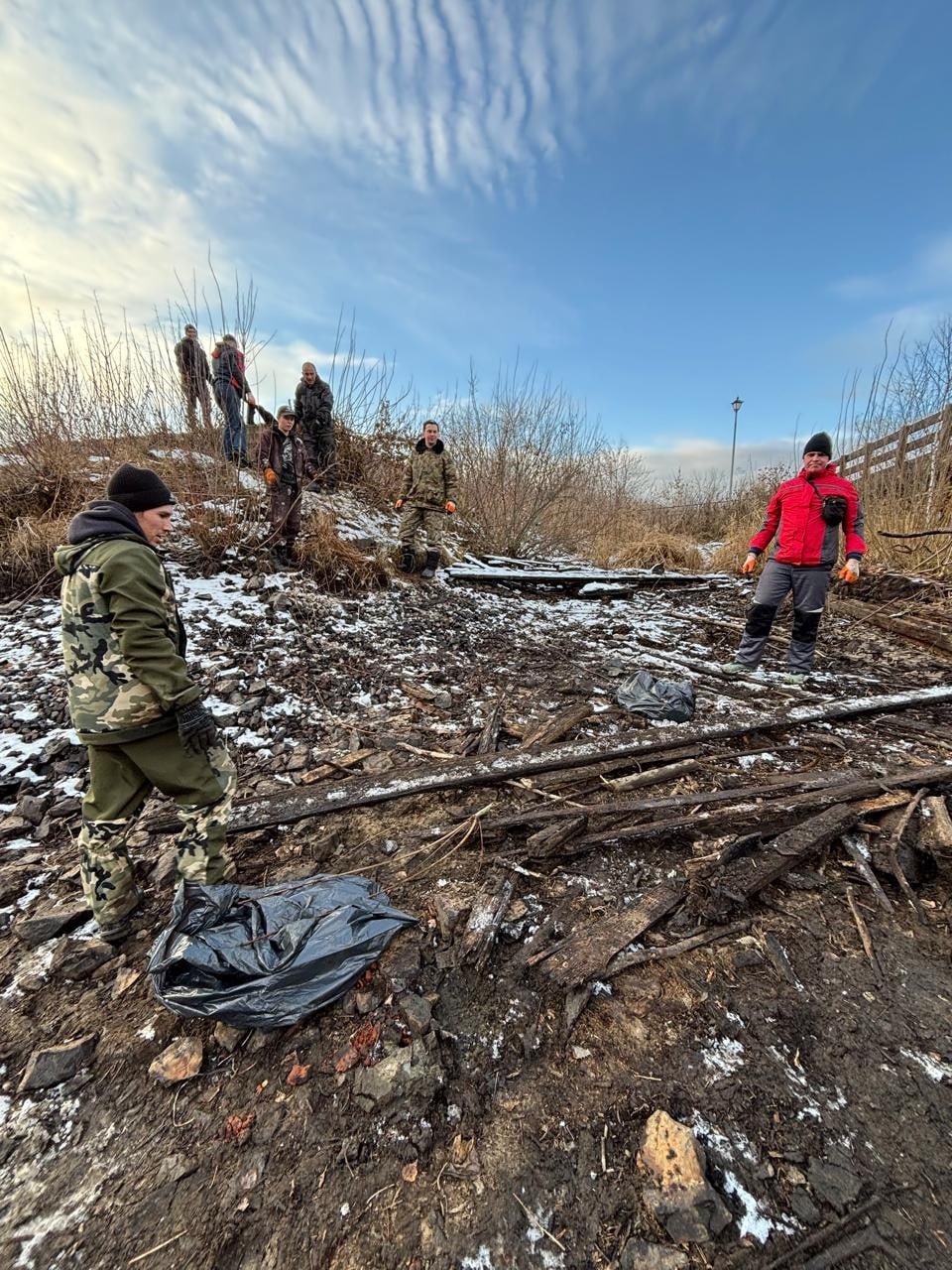 В Сысерти прошел второй субботник на береговой линии Сысертского пруда В Сысерти прошел второй субботник на береговой линии Сысертского пруда
