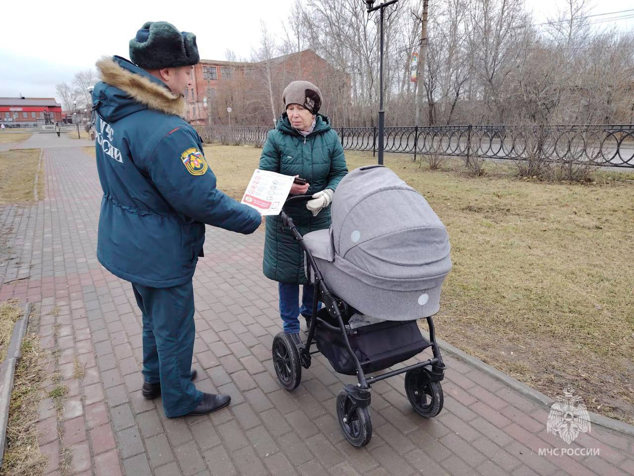 Свердловские спасатели МЧС России продолжают предупреждать жителей региона об опасности выхода людей на лёд в осенний период Свердловские спасатели МЧС России продолжают предупреждать жителей региона об опасности выхода людей на лёд в осенний период