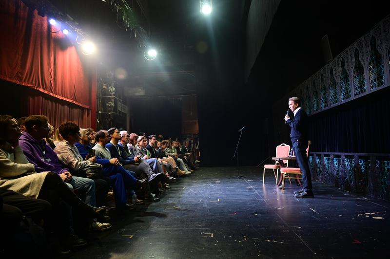 Среди многочисленных театральных фестивалей России «Луч» по определению родился как эксклюзив: это фестиваль театров из атомных городов Среди многочисленных театральных фестивалей России «Луч» по определению родился как эксклюзив: это фестиваль театров из атомных городов