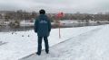 Спасатели предупреждают: выходить на осенний лед - ещё опасно