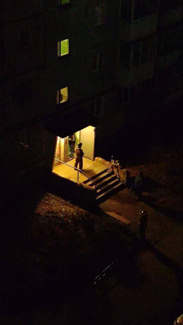 Угрожающий взорвать гранату в жилом доме в Первоуральске мужчина был неоднократно судим за грабежи и разбой Угрожающий взорвать гранату в жилом доме в Первоуральске мужчина был неоднократно судим за грабежи и разбой