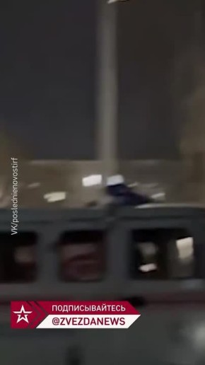 Неизвестный взял в заложники сожительницу и угрожает взорвать гранату в многоквартирном доме в Первоуральске (Свердловская область), сообщают местные жители