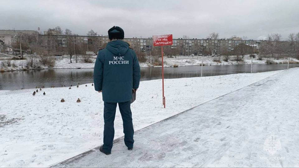 Спасатели предупреждают: выходить на осенний лед - ещё опасно
