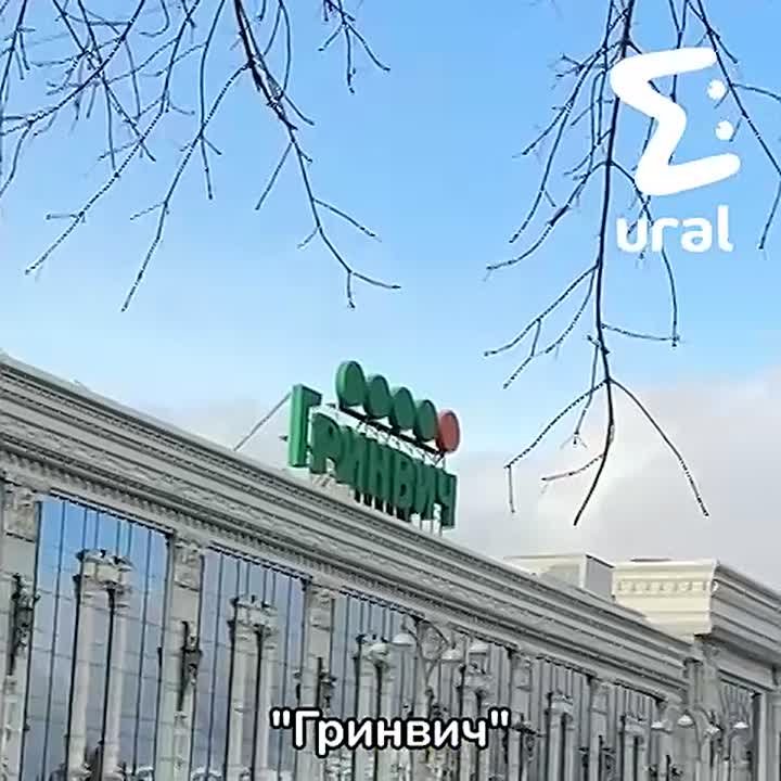 Британский блогер Willeggerton добрался до Екатеринбурга и сразу нашёл "very big karandash"