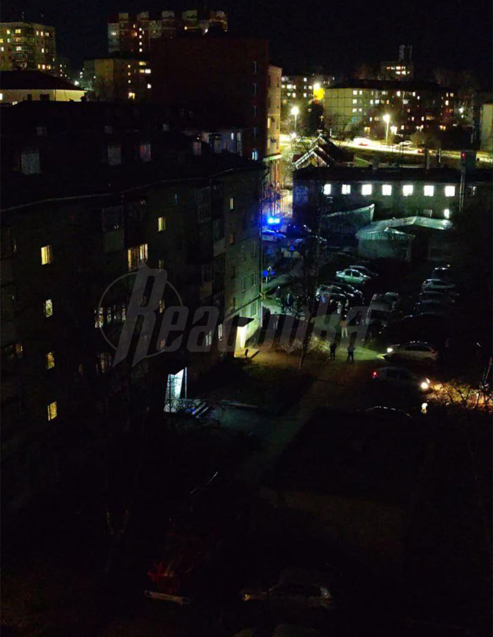 Мужчина угрожает взорвать гранатой подъезд в Первоуральске — в заложниках у него женщина и ребенок Мужчина угрожает взорвать гранатой подъезд в Первоуральске — в заложниках у него женщина и ребенок