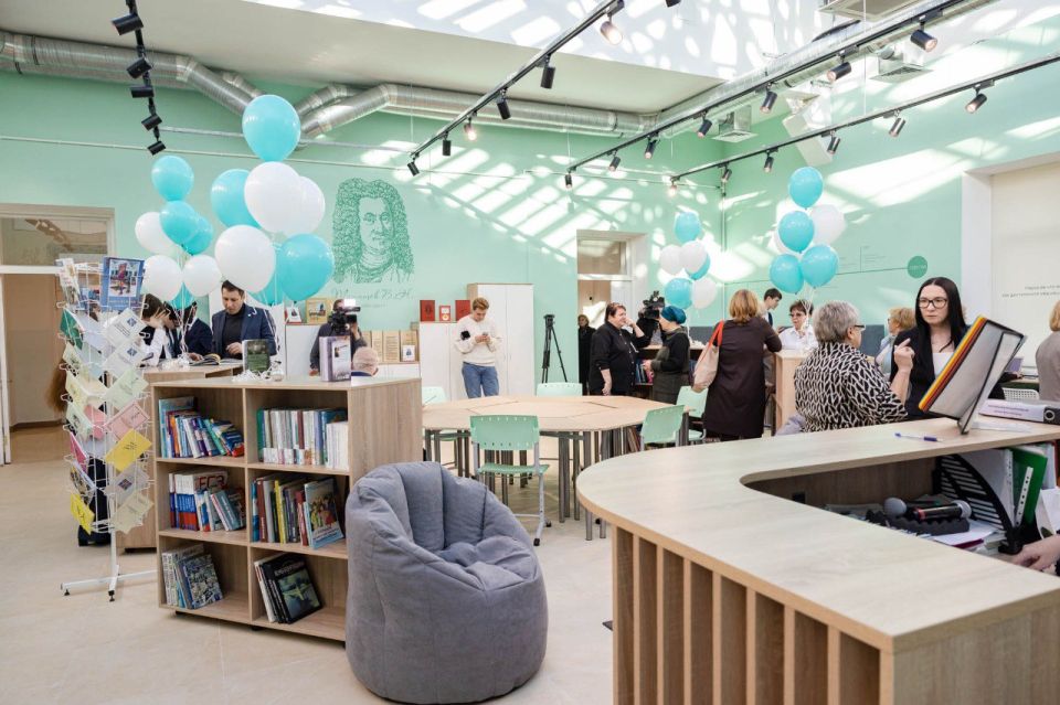 Алексей Орлов: Накануне празднования исторического Дня города в гимназии № 9 открыли современный информационно-библиотечный центр