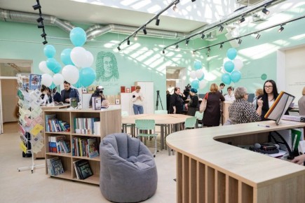 Алексей Орлов: Накануне празднования исторического Дня города в гимназии № 9 открыли современный информационно-библиотечный центр