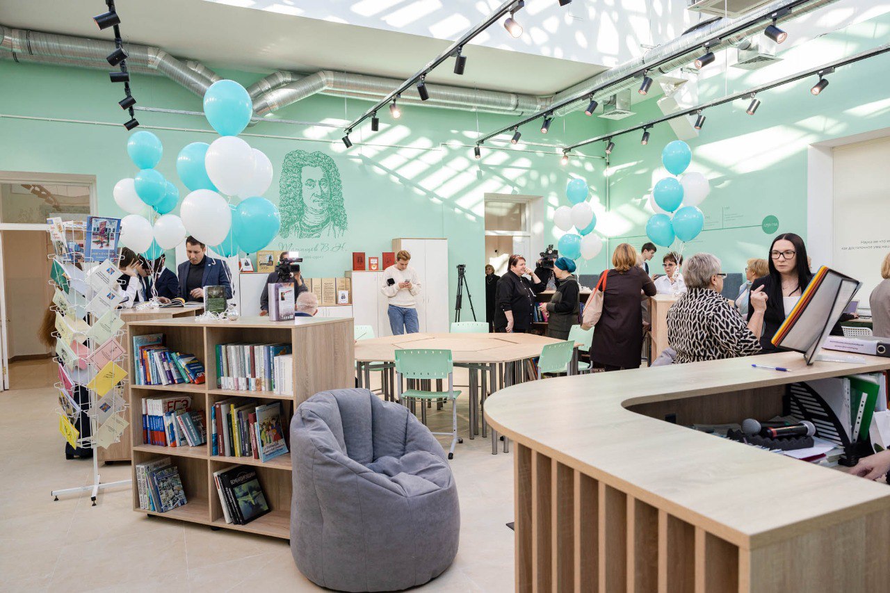 Алексей Орлов: Накануне празднования исторического Дня города в гимназии № 9 открыли современный информационно-библиотечный центр