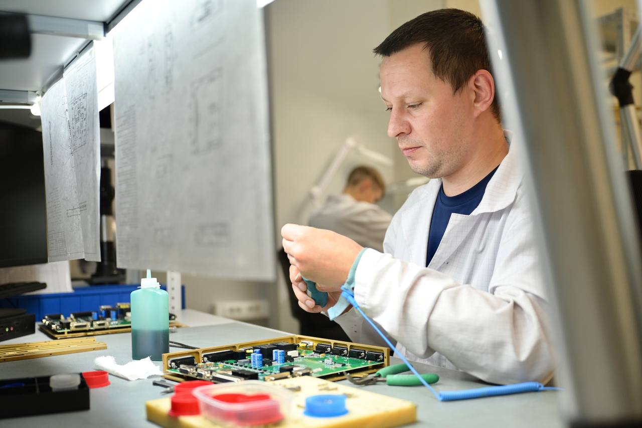 Денис Паслер: Уральские предприятия вносят достойный вклад в развитие отечественной авиации Денис Паслер: Уральские предприятия вносят достойный вклад в развитие отечественной авиации