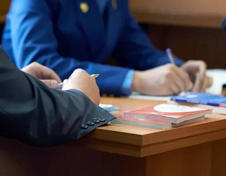 В Серове перед судом предстанет бывший сотрудник полиции, обвиняемый в нанесении телесных повреждений правонарушителю