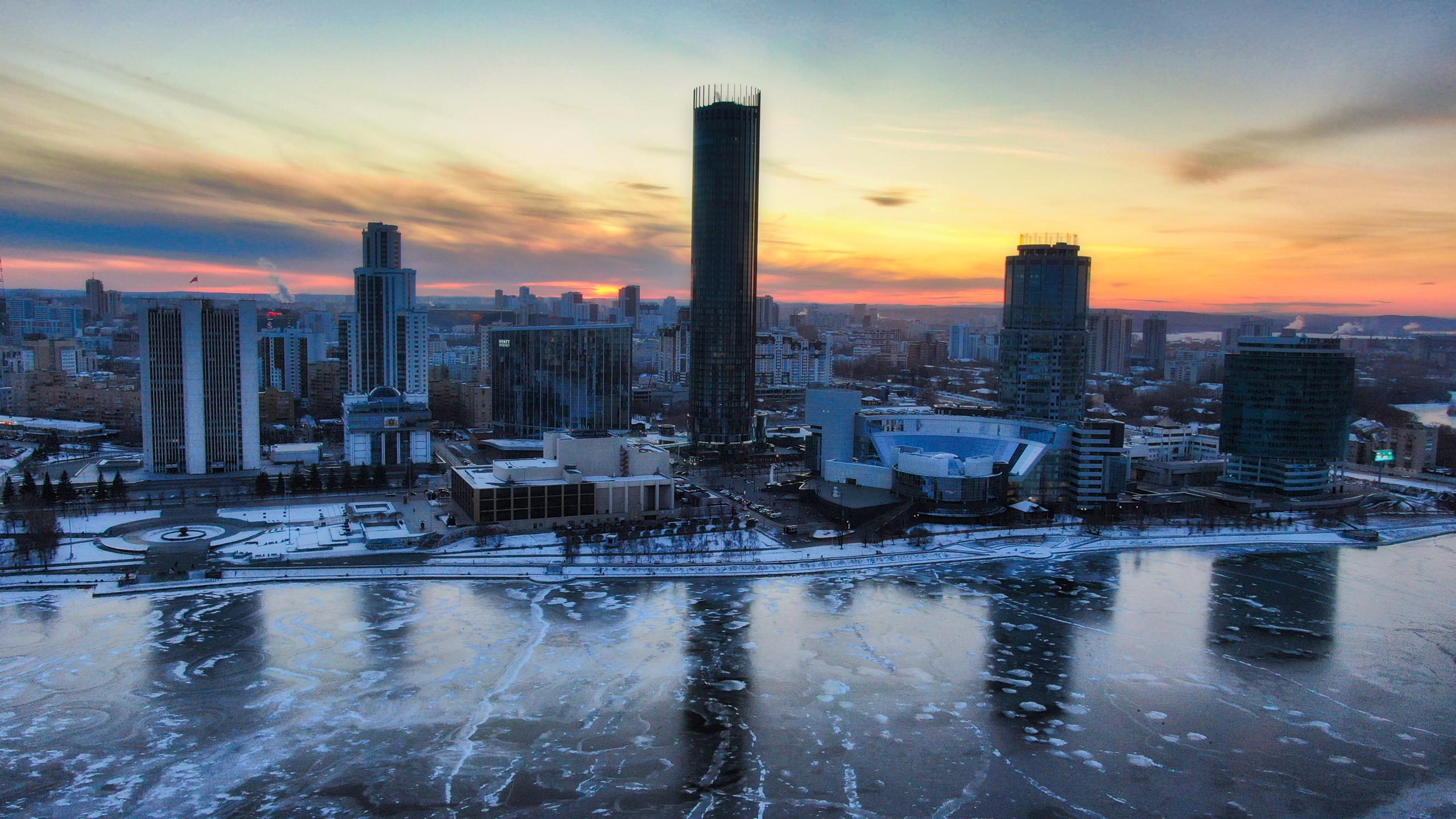 Губернатор Денис Паслер поздравил Екатеринбург с 302-летием