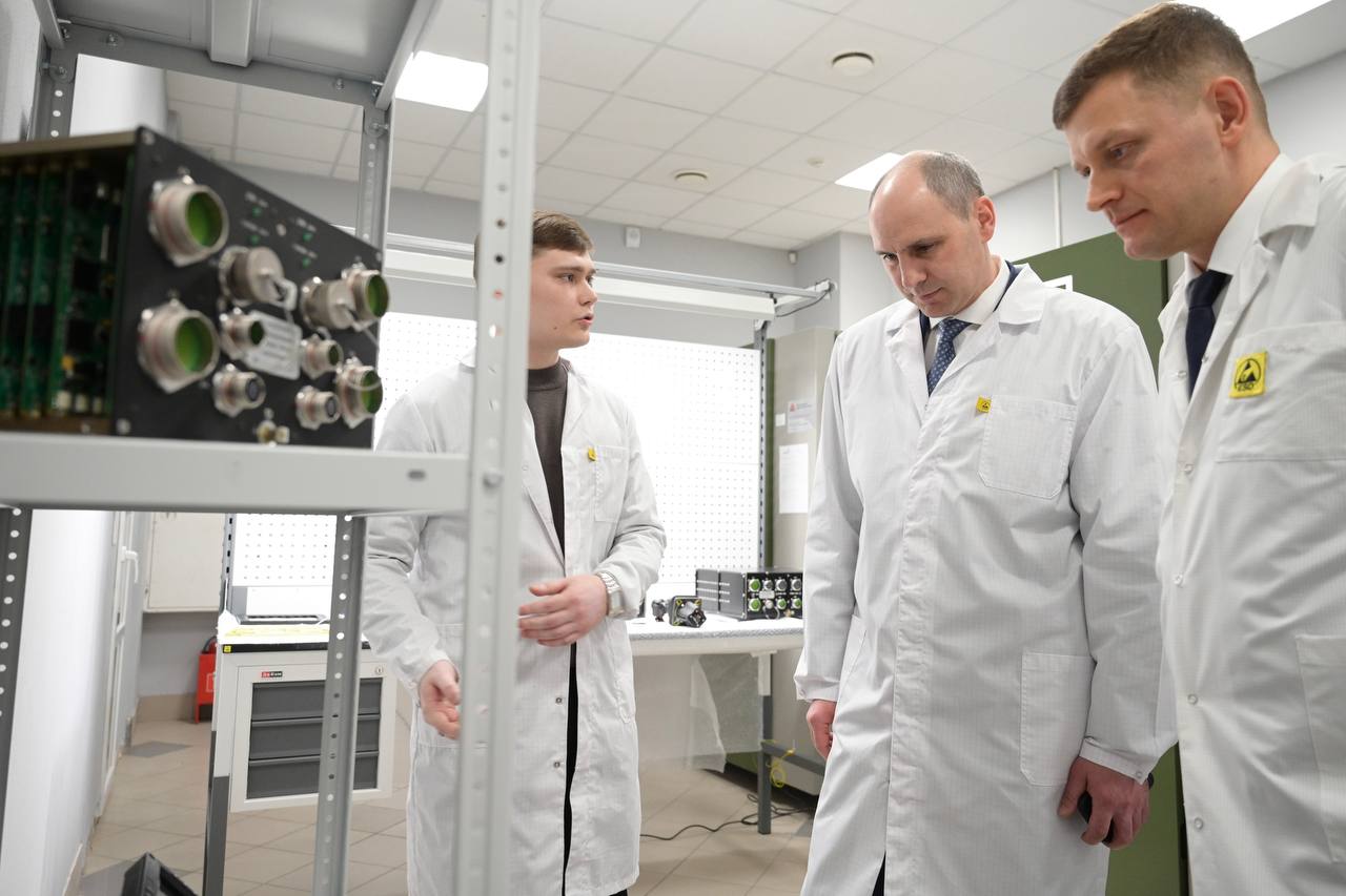 Денис Паслер: Уральские предприятия вносят достойный вклад в развитие отечественной авиации Денис Паслер: Уральские предприятия вносят достойный вклад в развитие отечественной авиации