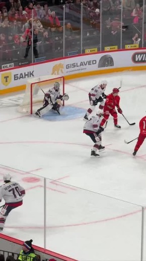 Хоккейный клуб «Автомобилист» одержал победу над «Нефтехимиком» со счетом 6:3 в матче регулярного чемпионата КХЛ