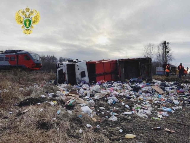 "Орлан" влетел в мусоровоз на перегоне между Челябинском и Екатеринбургом