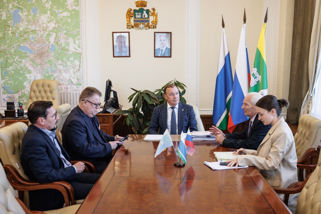 Алексей Орлов: Поблагодарил Фёдора Андреевича Ледерера за ту огромную и важную работу, которую он проделал, возглавляя городской Совет ветеранов Алексей Орлов: Поблагодарил Фёдора Андреевича Ледерера за ту огромную и важную работу, которую он проделал, возглавляя городской Совет ветеранов