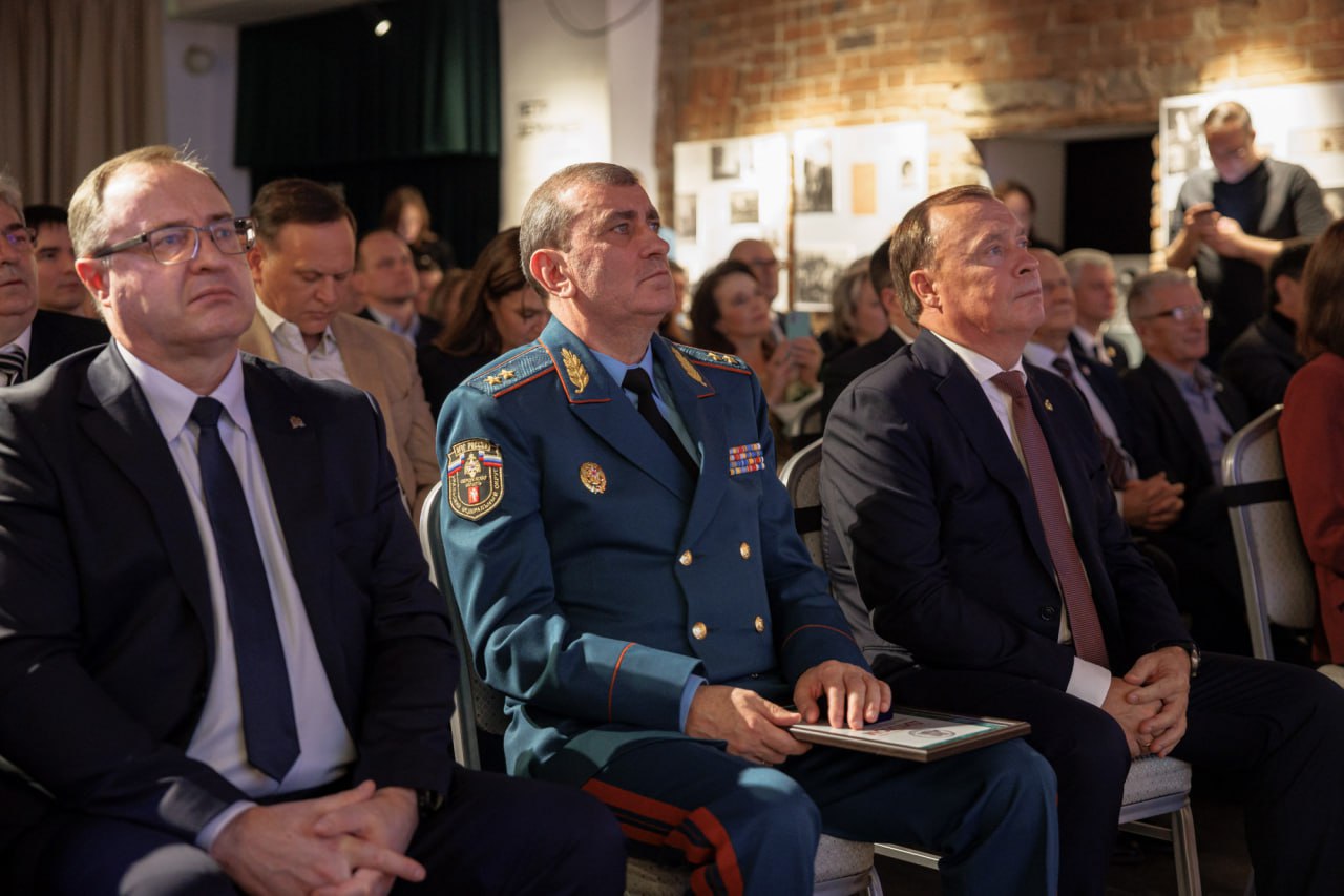 Начальник Главного управления МЧС России по Свердловской области Виктор Теряев удостоен премии имени Василия Татищева и Вильгельма де Геннина! Начальник Главного управления МЧС России по Свердловской области Виктор Теряев удостоен премии имени Василия Татищева и Вильгельма де Геннина!