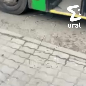 Автобус сбил человека рядом с Южным автовокзалом в Екатеринбурге