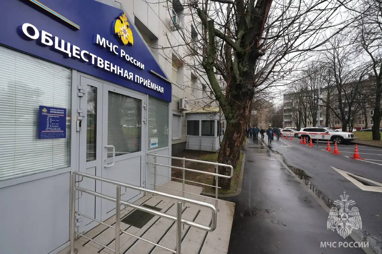 Глава МЧС России Александр Куренков провел личный прием граждан Глава МЧС России Александр Куренков провел личный прием граждан