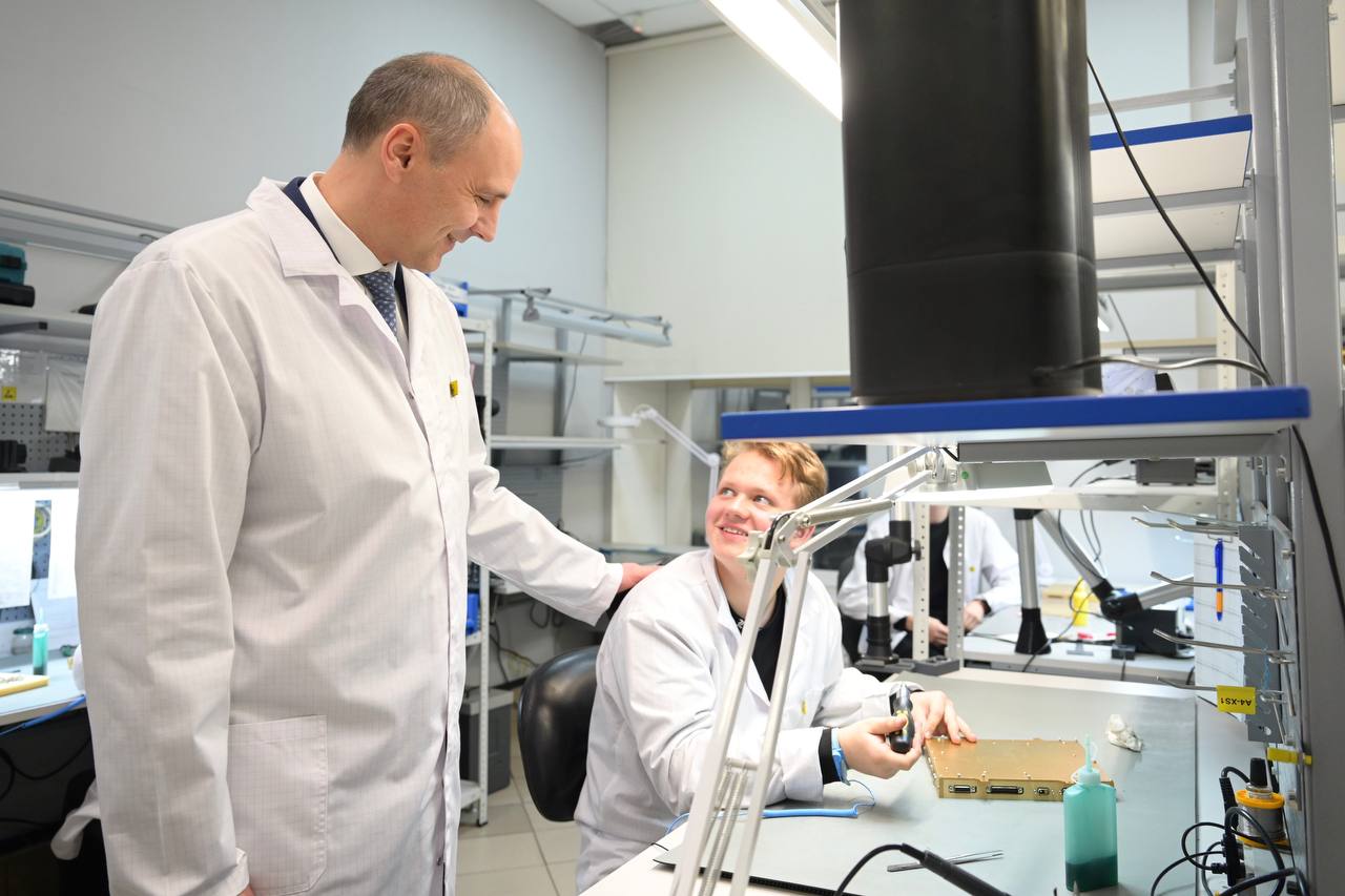 Денис Паслер: Уральские предприятия вносят достойный вклад в развитие отечественной авиации Денис Паслер: Уральские предприятия вносят достойный вклад в развитие отечественной авиации