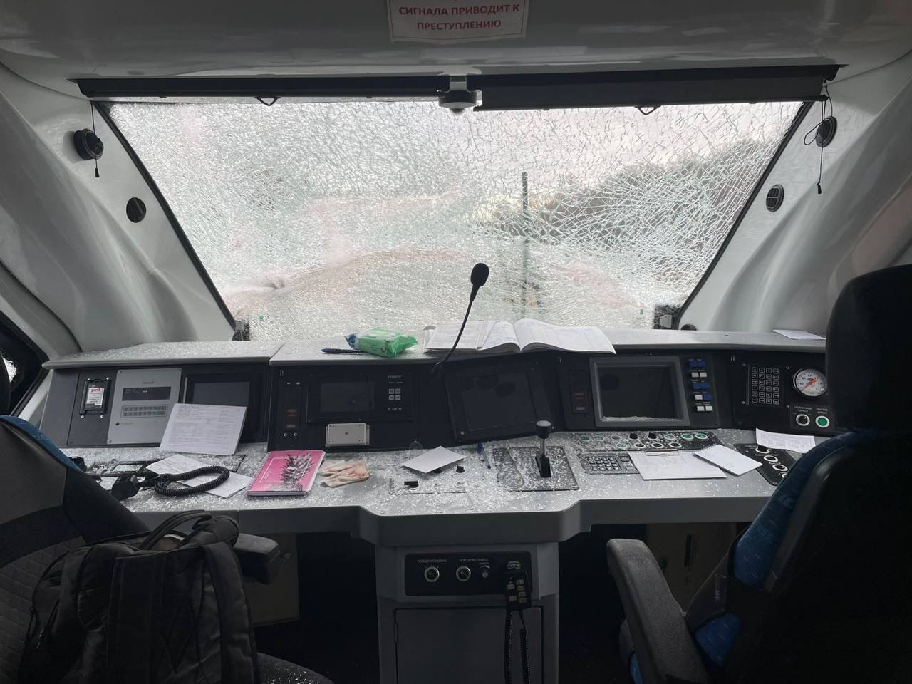 Транспортные полицейские Южного Урала проводят комплекс мероприятий, направленных на установление причин столкновения электропоезда и грузового автомобиля на перегоне Транспортные полицейские Южного Урала проводят комплекс мероприятий, направленных на установление причин столкновения электропоезда и грузового автомобиля на перегоне