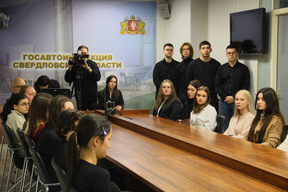 В Свердловской области сотрудники Госавтоинспекции и представители телекомпаний провели для студентов День правовой помощи