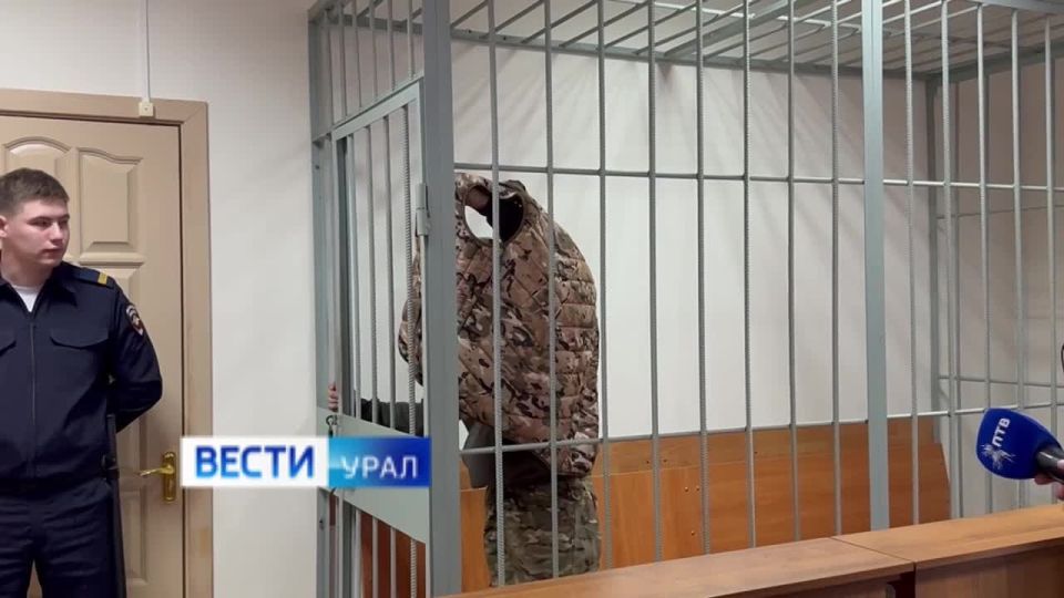 Нарушитель спокойствия в Первоуральске в суде прячет лицо, рассказывает, что никого не удерживал