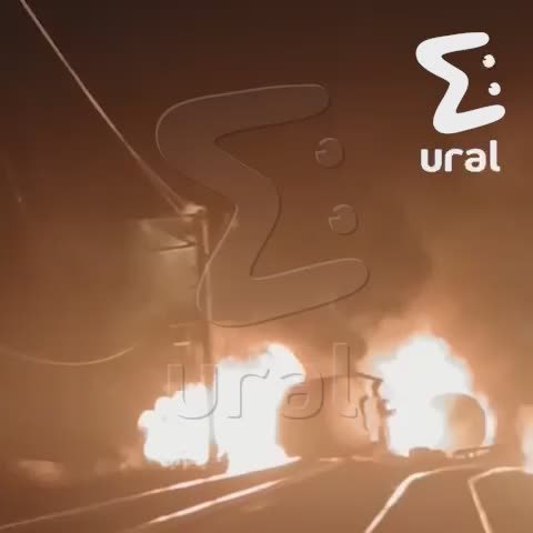 Кадры с горящими вагонами на перегоне между станциями Кордон и Шамары