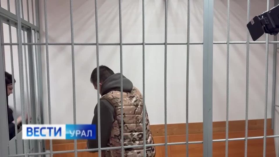 Мужчине, который забаррикадировался в квартире Первоуральска и угрожал взорвать дом, грозит до 20 лет тюрьмы