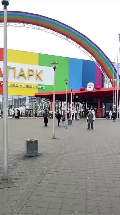 В «Радуга Парк» эвакуация. По громкоговорителю всех посетителей просят покинуть помещение
