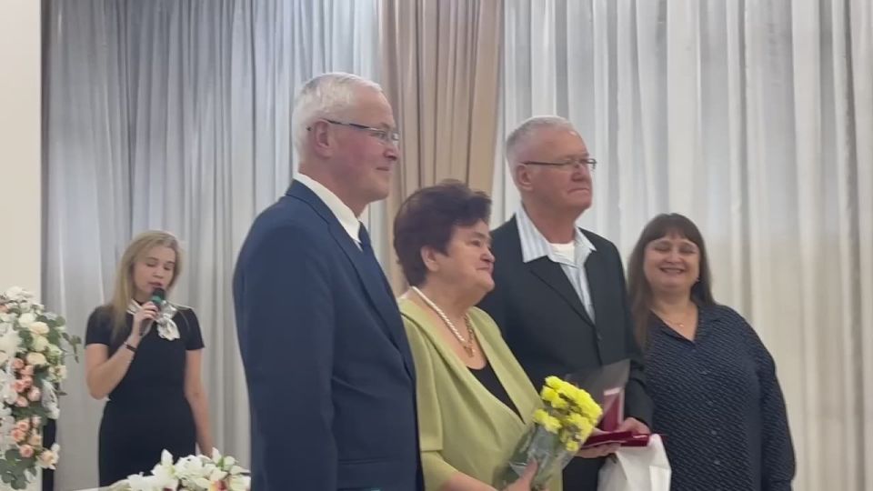 Совет да любовь!. В Екатеринбурге прошла церемония вручения знаков отличия Свердловской области «Совет да любовь»